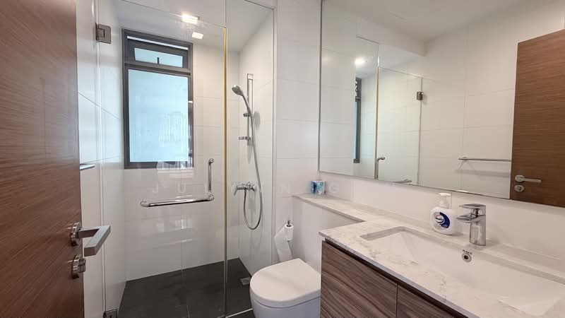 Double Bay Residences, 17B Simei Street 4, 3 Bedrooms, 1,001 sqft, Condominium For Rent, by Julynn Goh, 500090261 - Common Bathroom | SageHomes - PropertyGuru.com.sg