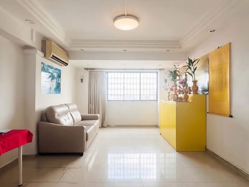 577 Hougang Avenue 4, 577 Hougang Avenue 4, 5 Bedrooms, 1,507 sqft, HDB Flat For Sale, by Wan Jie Tay, 500090264 - Living Room - PropertyGuru.com.sg
