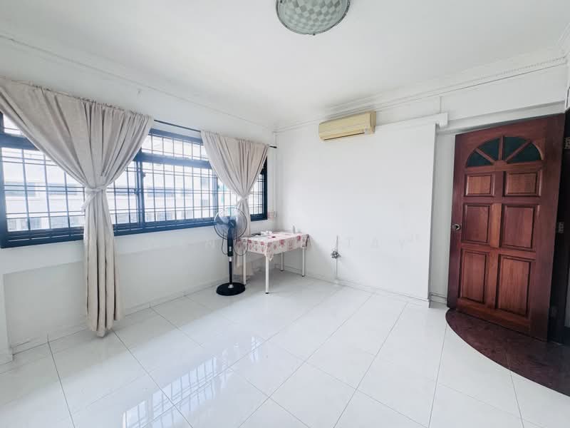 577 Hougang Avenue 4, 577 Hougang Avenue 4, 5 Bedrooms, 1,507 sqft, HDB Flat For Sale, by Wan Jie Tay, 500090264 - Living Room - PropertyGuru.com.sg