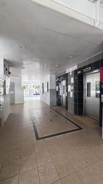 577 Hougang Avenue 4, 577 Hougang Avenue 4, Hougang / Punggol / Sengkang, 4 Bedrooms, 1,507 sqft, HDB Flat For Sale, by Wan Jie Tay, 500090264 - Corridor - PropertyGuru.com.sg