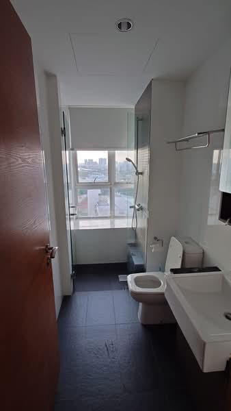 The Parc Condominium, 5 West Coast Walk, 4 Bedrooms, 1,421 sqft, Condominium For Rent, by Aaron Goh, 500090266 - Bathroom - PropertyGuru.com.sg