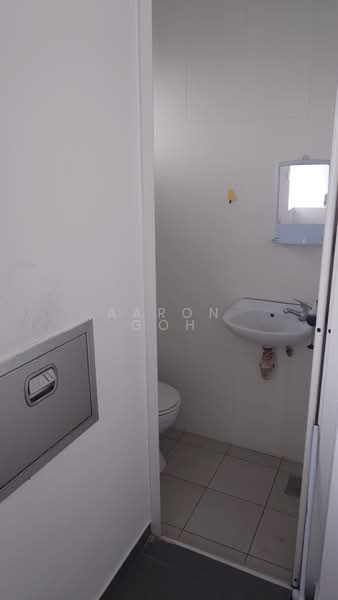 The Parc Condominium, 5 West Coast Walk, 4 Bedrooms, 1,421 sqft, Condominium For Rent, by Aaron Goh, 500090266 - Bathroom - PropertyGuru.com.sg