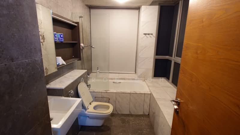 The Parc Condominium, 5 West Coast Walk, 4 Bedrooms, 1,421 sqft, Condominium For Rent, by Aaron Goh, 500090266 - Bathroom - PropertyGuru.com.sg