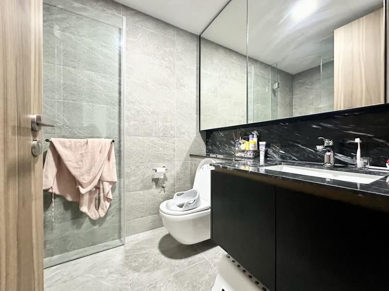 Daintree Residence Condominium For Sale at S$ 1,520,000 | PropertyGuru Singapore - Common Bath