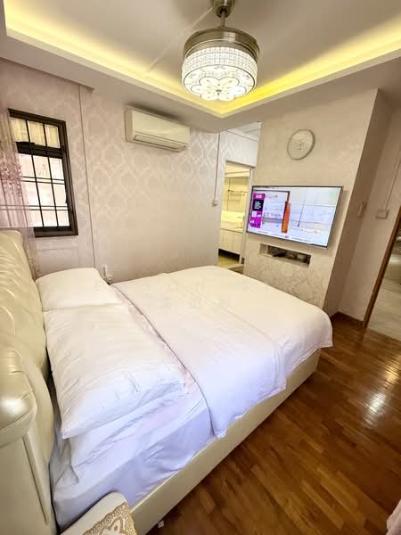 261B Sengkang East Way HDB Flat For Sale at S$ 799,000 | PropertyGuru Singapore - Master Bedroom