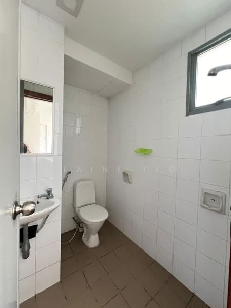 Aspen Heights, 263 River Valley Road, 4 Bedrooms, 1,582 sqft, Condominium For Rent, by Elaine Teo, 500090273 - Bathroom - PropertyGuru.com.sg