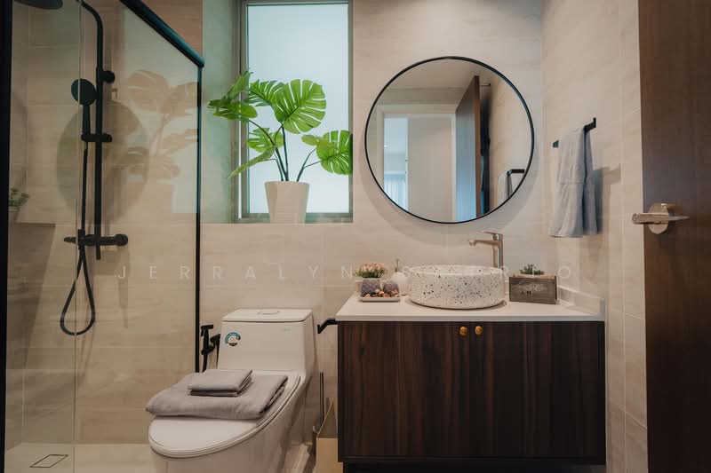 The Raintree Condominium For Sale at S$ 1,500,000 | PropertyGuru Singapore - Master Bathroom