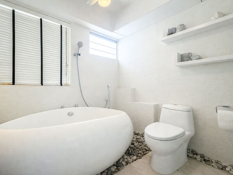 416 Clementi Avenue 1 HDB Flat For Sale at S$ 1,200,000 | PropertyGuru Singapore - Bathroom