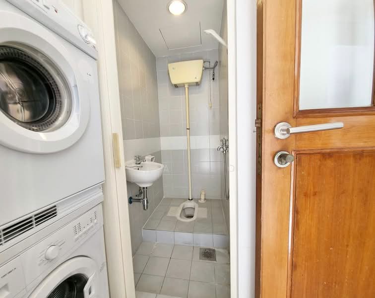 The Bayshore Condominium For Sale at S$ 2,400,000 | PropertyGuru Singapore - Bathroom