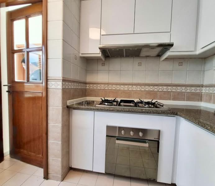 The Bayshore Condominium For Sale at S$ 2,400,000 | PropertyGuru Singapore - Kitchen