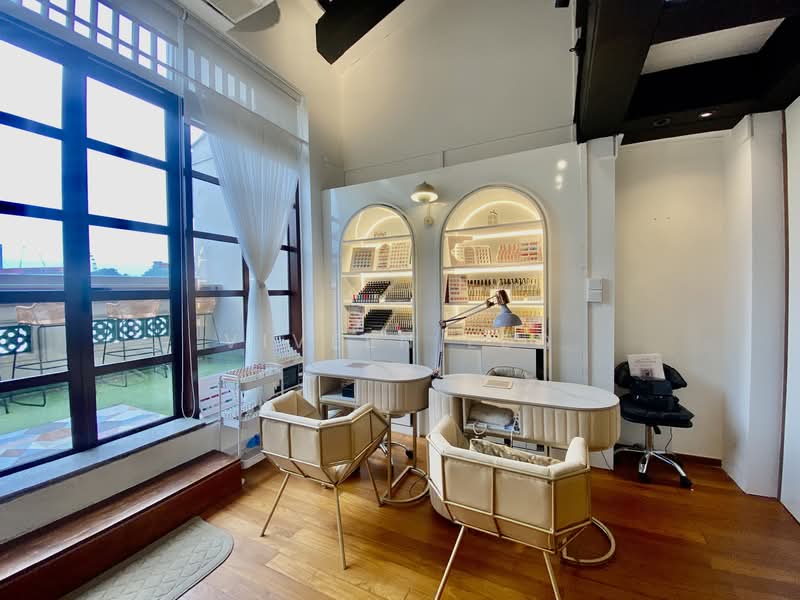 NAIL SPA MEDICURE PEDICURE AND BEAUTY SALON FOR TAKEOVER AT BOAT QUAY, Boat Quay, 1,000 sqft, Shop / Shophouse For Rent, by Viveen Leo, 500090305 - Balcony - CommercialGuru.com.sg
