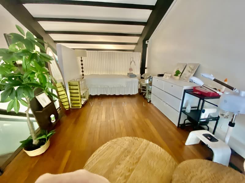 NAIL SPA MEDICURE PEDICURE AND BEAUTY SALON FOR TAKEOVER AT BOAT QUAY, Boat Quay, 1,000 sqft, Shop / Shophouse For Rent, by Viveen Leo, 500090305 - Interior - CommercialGuru.com.sg
