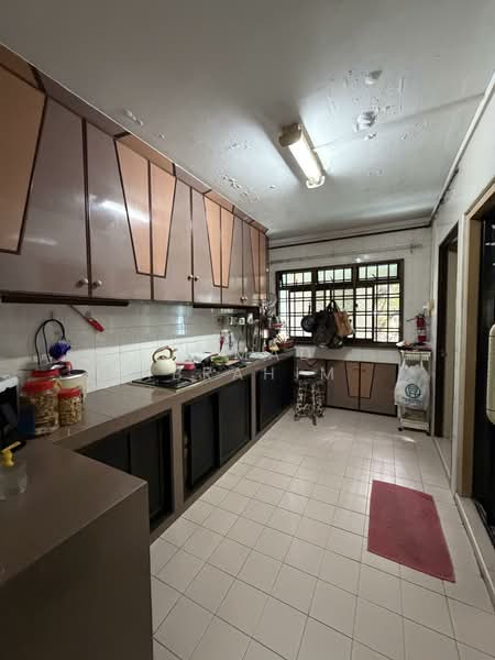 354 Kang Ching Road HDB Flat For Sale at S$ 560,000 | PropertyGuru Singapore - Kitchen