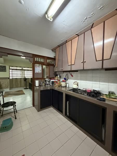 354 Kang Ching Road HDB Flat For Sale at S$ 560,000 | PropertyGuru Singapore - Kitchen