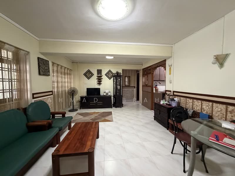 354 Kang Ching Road HDB Flat For Sale at S$ 560,000 | PropertyGuru Singapore - Living Room