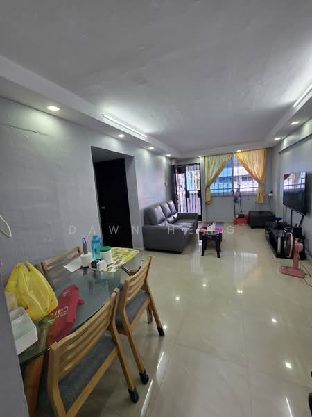 267 Yishun Street 22 HDB Flat For Sale at S$ 410,000 | PropertyGuru Singapore - Living Room