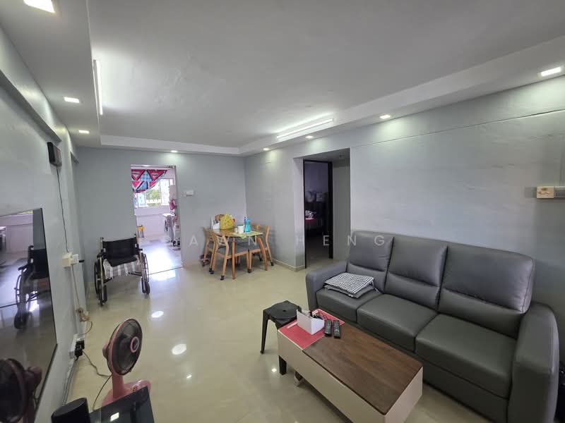 267 Yishun Street 22 HDB Flat For Sale at S$ 410,000 | PropertyGuru Singapore - Living Room