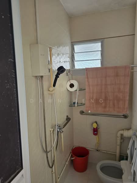 267 Yishun Street 22 HDB Flat For Sale at S$ 410,000 | PropertyGuru Singapore - Bathroom