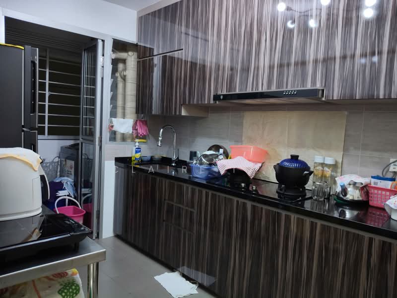 121B Canberra Street HDB Flat For Sale at S$ 800,000 | PropertyGuru Singapore - Kitchen