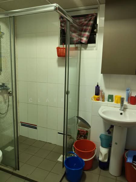 121B Canberra Street HDB Flat For Sale at S$ 800,000 | PropertyGuru Singapore - Bathroom