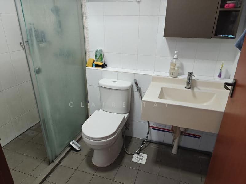 121B Canberra Street, 121B Canberra Street, Sembawang / Yishun, 3 Bedrooms, 1,216 sqft, HDB Flat For Sale, by Claire Tay, 500090310 - Bathroom - PropertyGuru.com.sg
