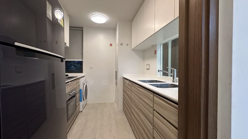Parc Centros Condominium For Sale at S$ 2,000,000 | PropertyGuru Singapore - Kitchen