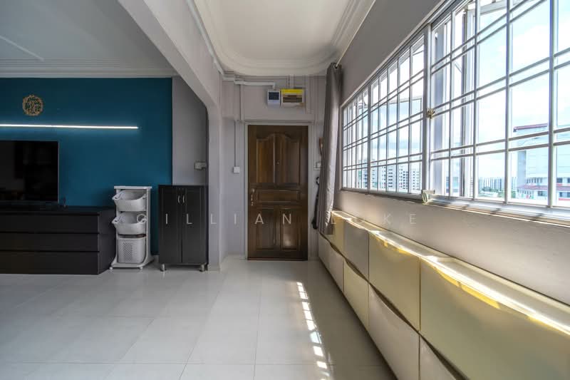 745 Jurong West Street 73 HDB Flat For Sale at S$ 700,000 | PropertyGuru Singapore - Living Room