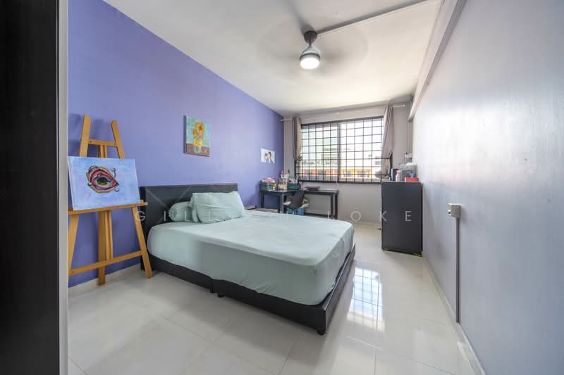 745 Jurong West Street 73 HDB Flat For Sale at S$ 700,000 | PropertyGuru Singapore - Bedroom