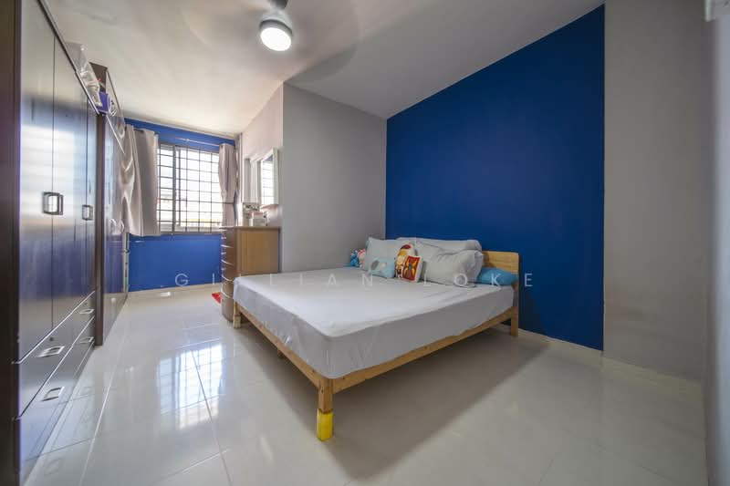 745 Jurong West Street 73 HDB Flat For Sale at S$ 700,000 | PropertyGuru Singapore - Bedroom