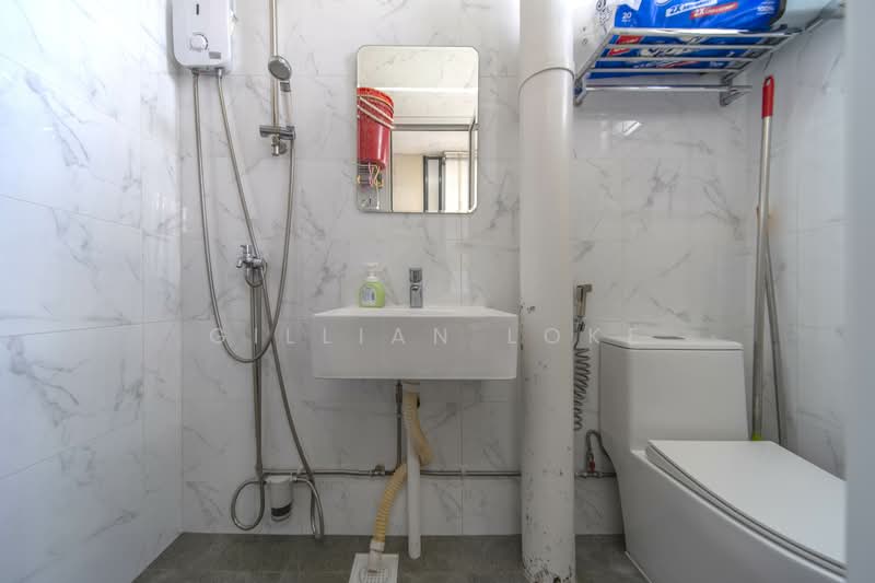 745 Jurong West Street 73 HDB Flat For Sale at S$ 700,000 | PropertyGuru Singapore - Bathroom