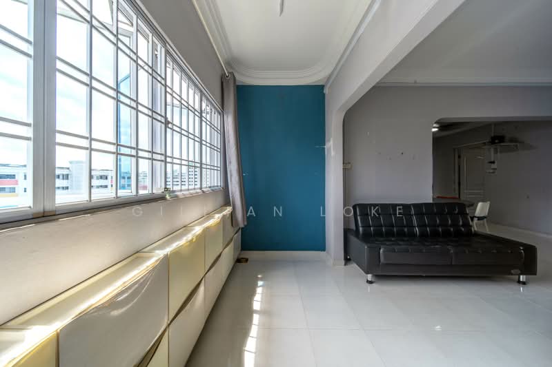 745 Jurong West Street 73 HDB Flat For Sale at S$ 700,000 | PropertyGuru Singapore - Living Room