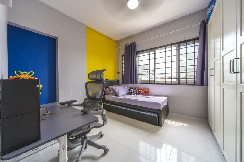 745 Jurong West Street 73 HDB Flat For Sale at S$ 700,000 | PropertyGuru Singapore - Bedroom
