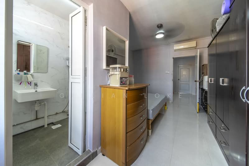 745 Jurong West Street 73 HDB Flat For Sale at S$ 700,000 | PropertyGuru Singapore - Bathroom