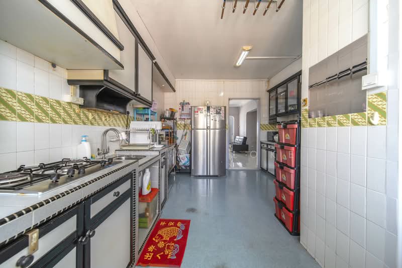 745 Jurong West Street 73 HDB Flat For Sale at S$ 700,000 | PropertyGuru Singapore - Kitchen