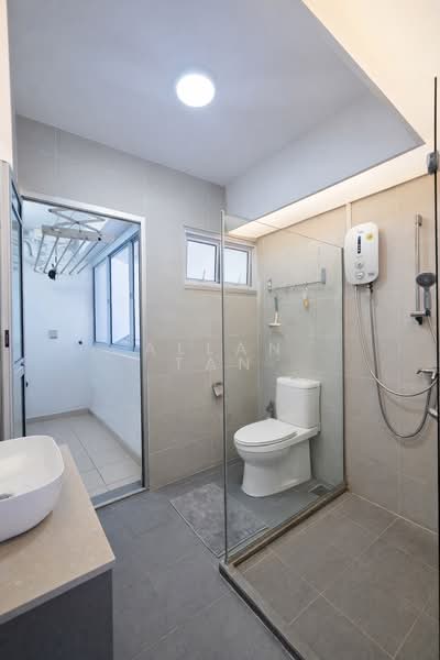 20 Teban Gardens Road HDB Flat For Sale at S$ 475,000 | PropertyGuru Singapore - Bathroom