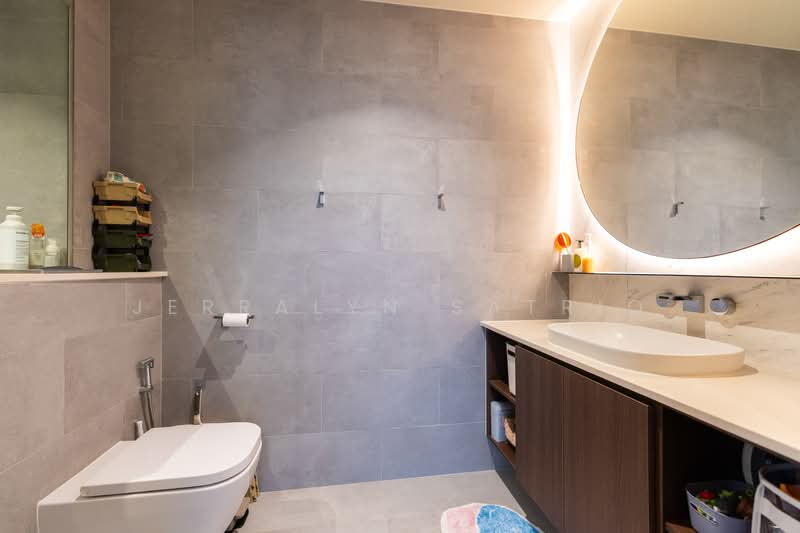 The Iveria Condominium For Sale at S$ 2,790,000 | PropertyGuru Singapore - Bathroom