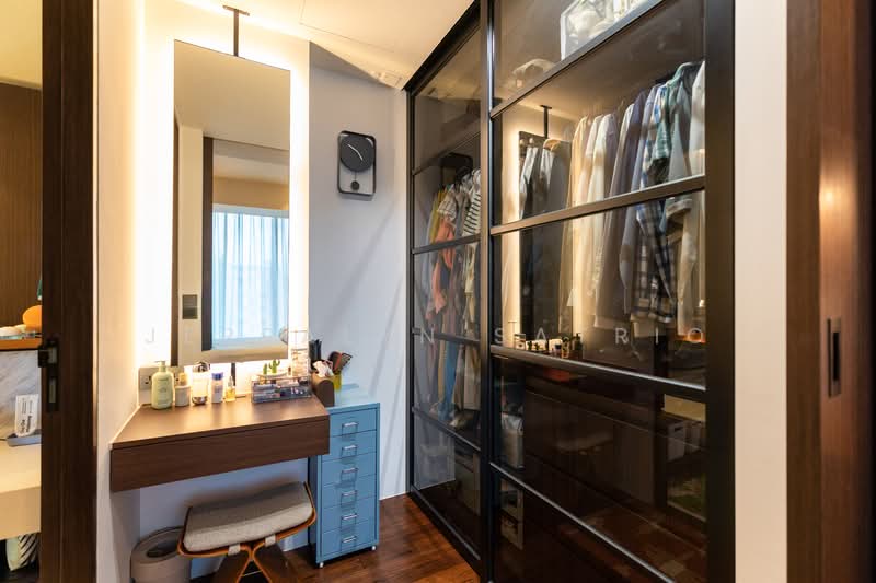 The Iveria Condominium For Sale at S$ 2,790,000 | PropertyGuru Singapore - Walk in wardrobe