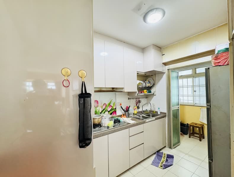 420 Clementi Avenue 1 HDB Flat For Sale at S$ 680,000 | PropertyGuru Singapore - Kitchen