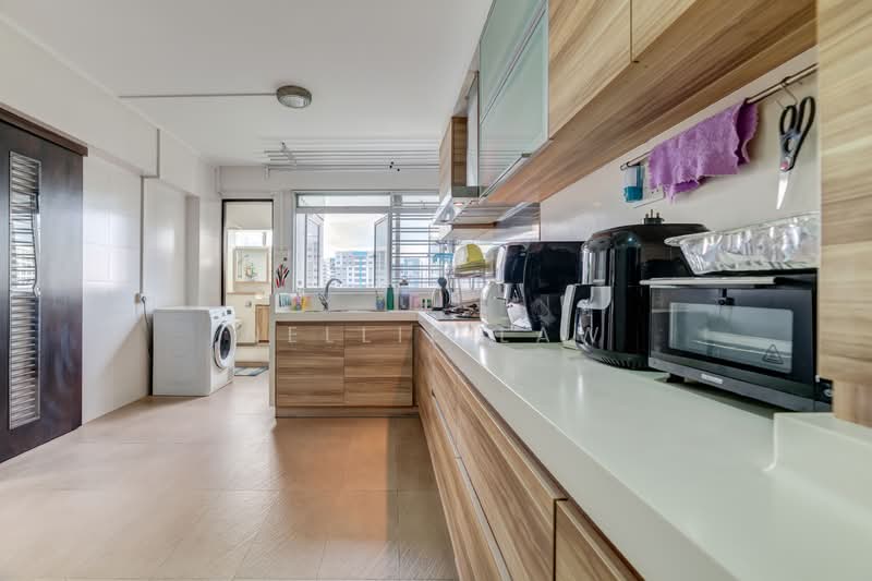 888A Tampines Street 81 HDB Flat For Sale at S$ 670,000 | PropertyGuru Singapore - Kitchen