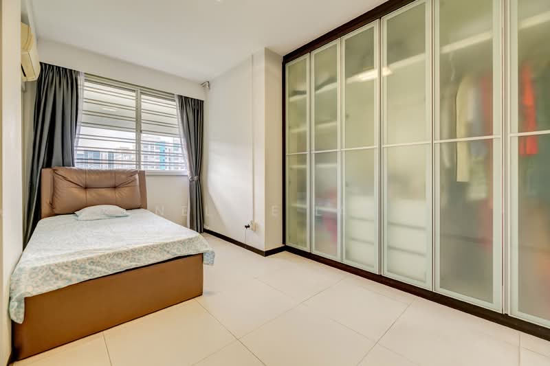 888A Tampines Street 81 HDB Flat For Sale at S$ 670,000 | PropertyGuru Singapore - Bedroom