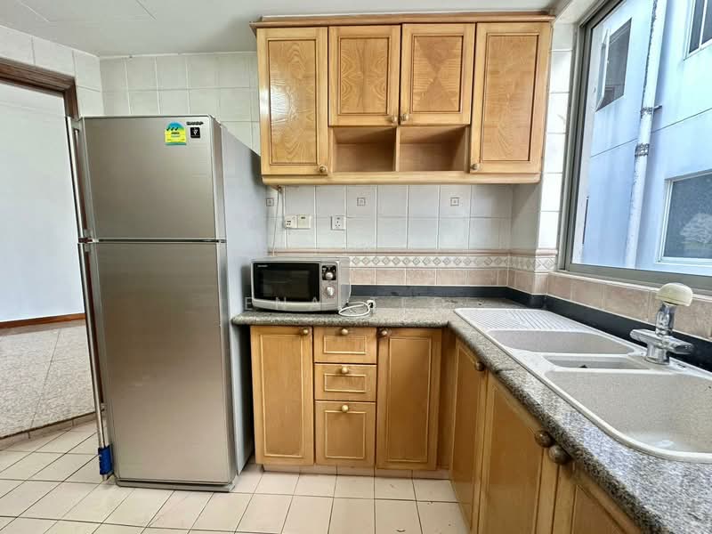 The Bayshore Condominium For Sale at S$ 1,890,000 | PropertyGuru Singapore - Kitchen