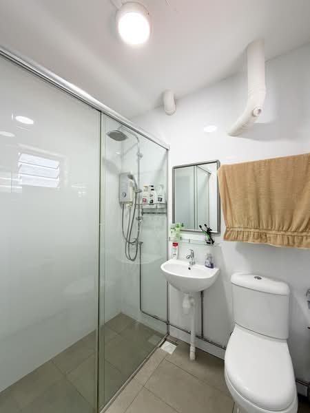 825 Yishun Street 81 HDB Flat For Sale at S$ 648,000 | PropertyGuru Singapore - Bathroom