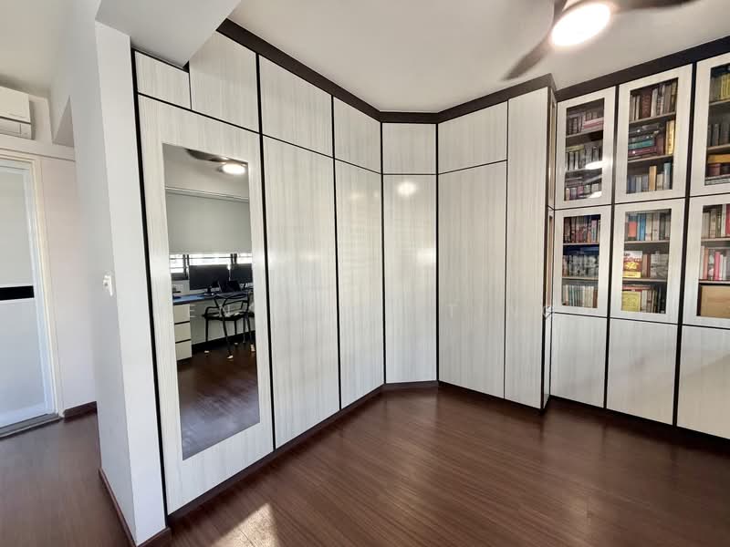 608C Tampines North Drive 1 HDB Flat For Sale at S$ 990,000 | PropertyGuru Singapore - Walk-in Wardrobe