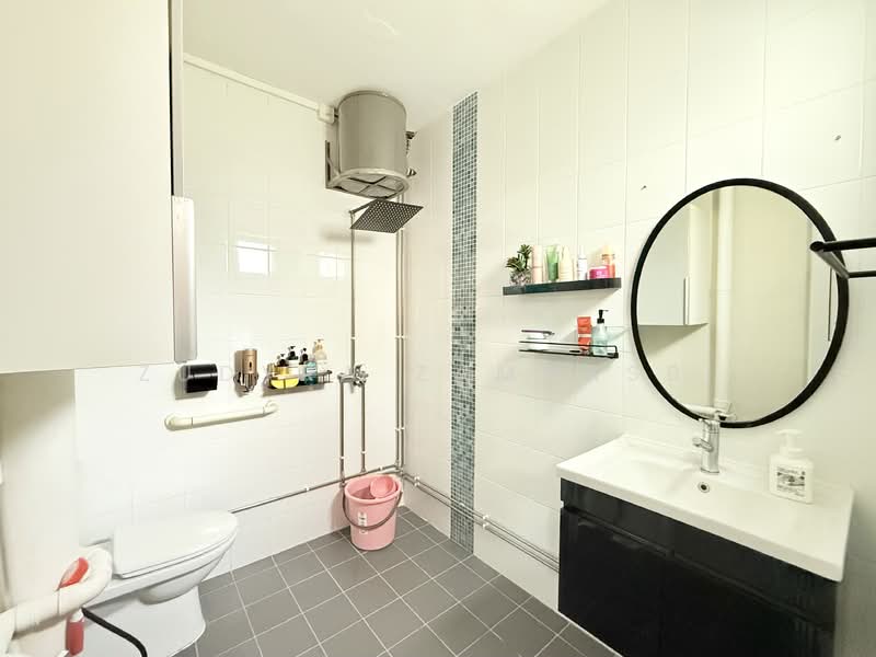 125 Serangoon North Avenue 1 HDB Flat For Sale at S$ 930,000 | PropertyGuru Singapore - Bathroom