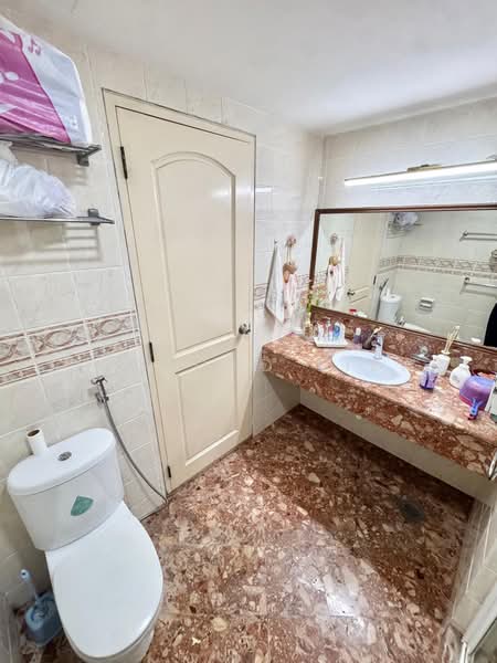 Meralodge Condominium For Sale at S$ 2,680,000 | PropertyGuru Singapore - Bathroom