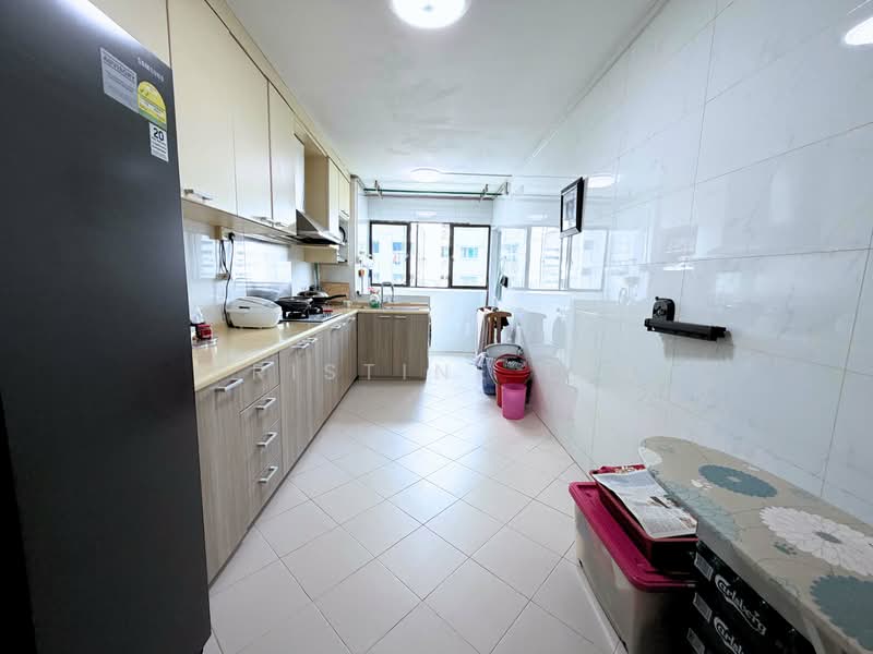 276 Yishun Street 22 HDB Flat For Sale at S$ 589,988 | PropertyGuru Singapore - Kitchen