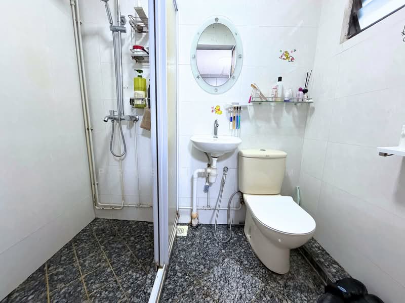 276 Yishun Street 22 HDB Flat For Sale at S$ 589,988 | PropertyGuru Singapore - Bathroom