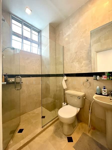 Jalan Tempua - near Botanic Gardens, Jalan Tempua, 6 Bedrooms, 4,800 sqft, Semi-Detached House For Rent, by Kerry James, 500090385 - Bathroom - PropertyGuru.com.sg