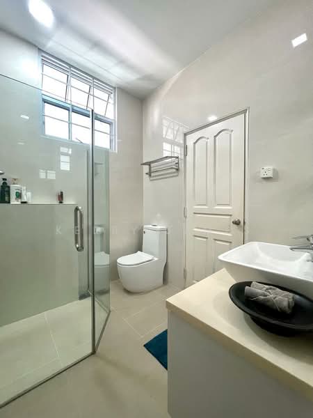 Jalan Tempua - near Botanic Gardens, Jalan Tempua, 6 Bedrooms, 4,800 sqft, Semi-Detached House For Rent, by Kerry James, 500090385 - Bathroom - PropertyGuru.com.sg