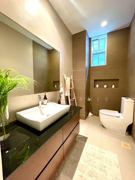 Jalan Tempua - near Botanic Gardens, Jalan Tempua, 6 Bedrooms, 4,800 sqft, Semi-Detached House For Rent, by Kerry James, 500090385 - Bathroom - PropertyGuru.com.sg